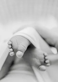 Black and white close up newborn detail shot of the babies toes.