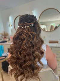 Facetune_31-07-2023-17-40-29 (1)