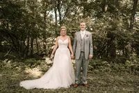 Dan-and-sarah-kouba-nebraska-wedding-livestock-exchange-building-00211
