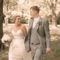 Dan-and-sarah-kouba-nebraska-wedding-livestock-exchange-building-00258