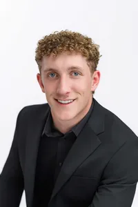 Salem Headshot Photographer