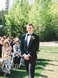 groom walking down the isle