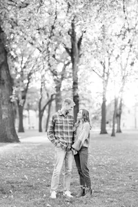 island-park-fargo-engagement-photos1