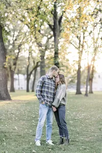 island-park-fargo-engagement-photos2