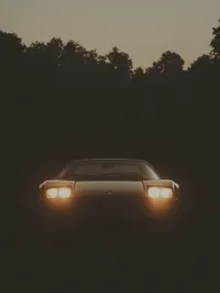 TONIC_Martini_FashionLifestyleStock-sportscar-night