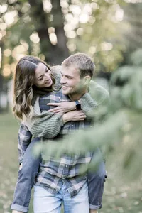 island-park-fargo-engagement-photos20