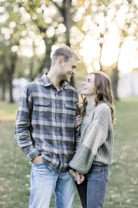 island-park-fargo-engagement-photos4