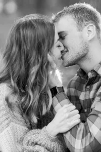island-park-fargo-engagement-photos10