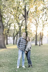 island-park-fargo-engagement-photos3