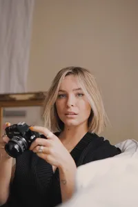 holding-camera