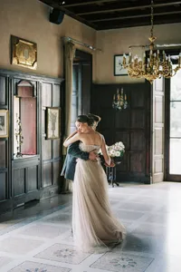 bride-groom-are-dancing-window-old-villa-como-italy