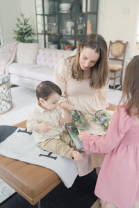 Courtney-Landrum-Photography-At-Home-Family-Session-web-10