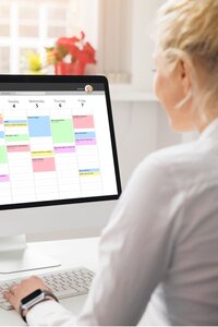 woman-meal-planning-calendar