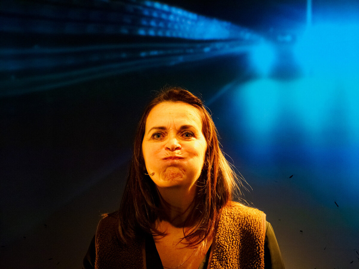 LA FILLE QUI SE SAUVE Cie Amonime TexteCléa Pétrolesi et Catherine Le Hénan_1270016