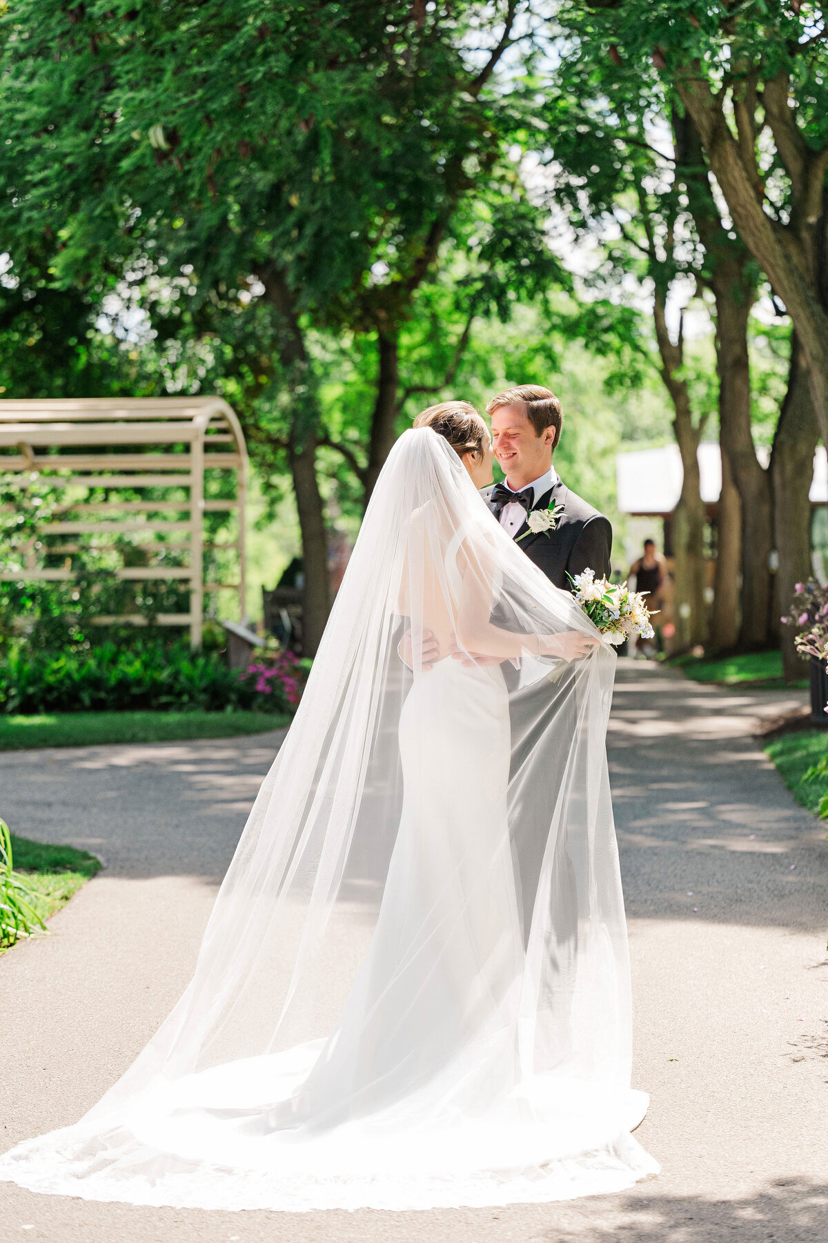 outdoor wedding pictures at the frick museum