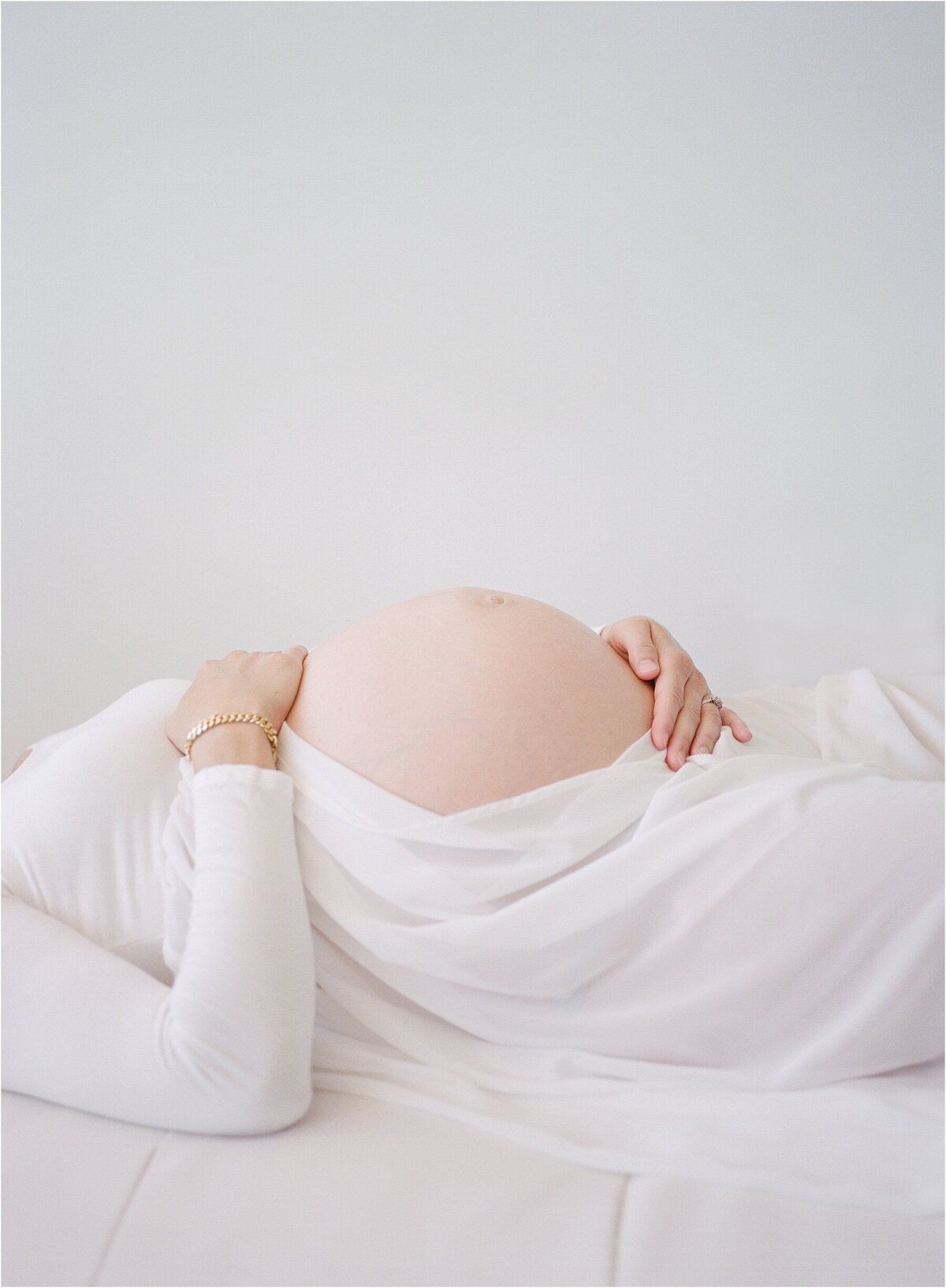 intimate maternity photos northern virginia studio photographer
