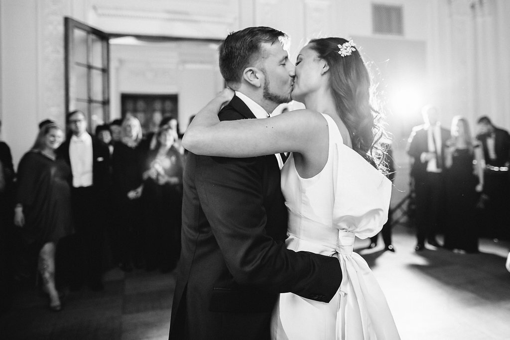 San-Francisco-Wedding-Lyon-street-steps-modern-classic-flood-mansion-the-dejaureguis-erin-and-courtney-photography-0082