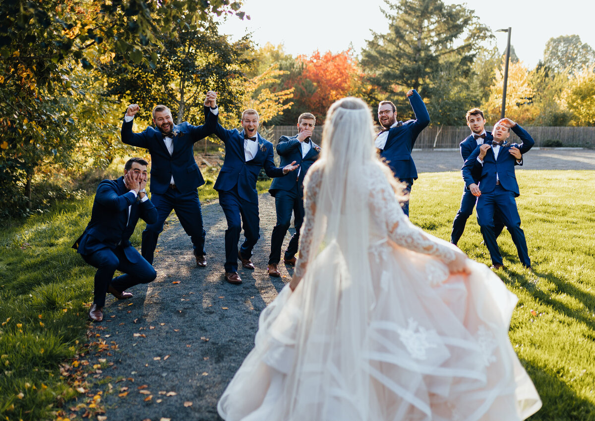 fun-groomsmen-bride-reaction-portland-elopement-photographer