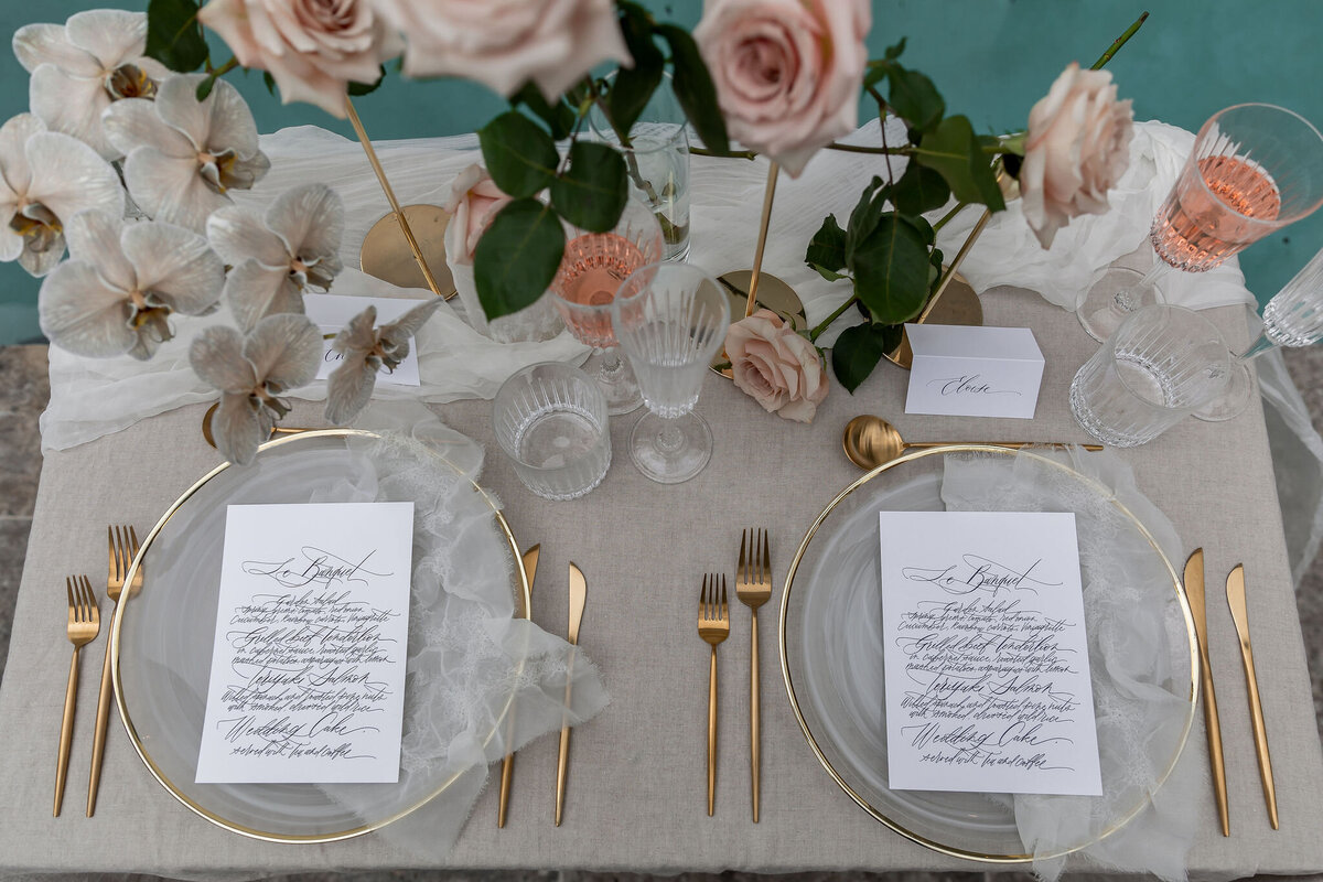 Calligraphy-wedding-menu-table