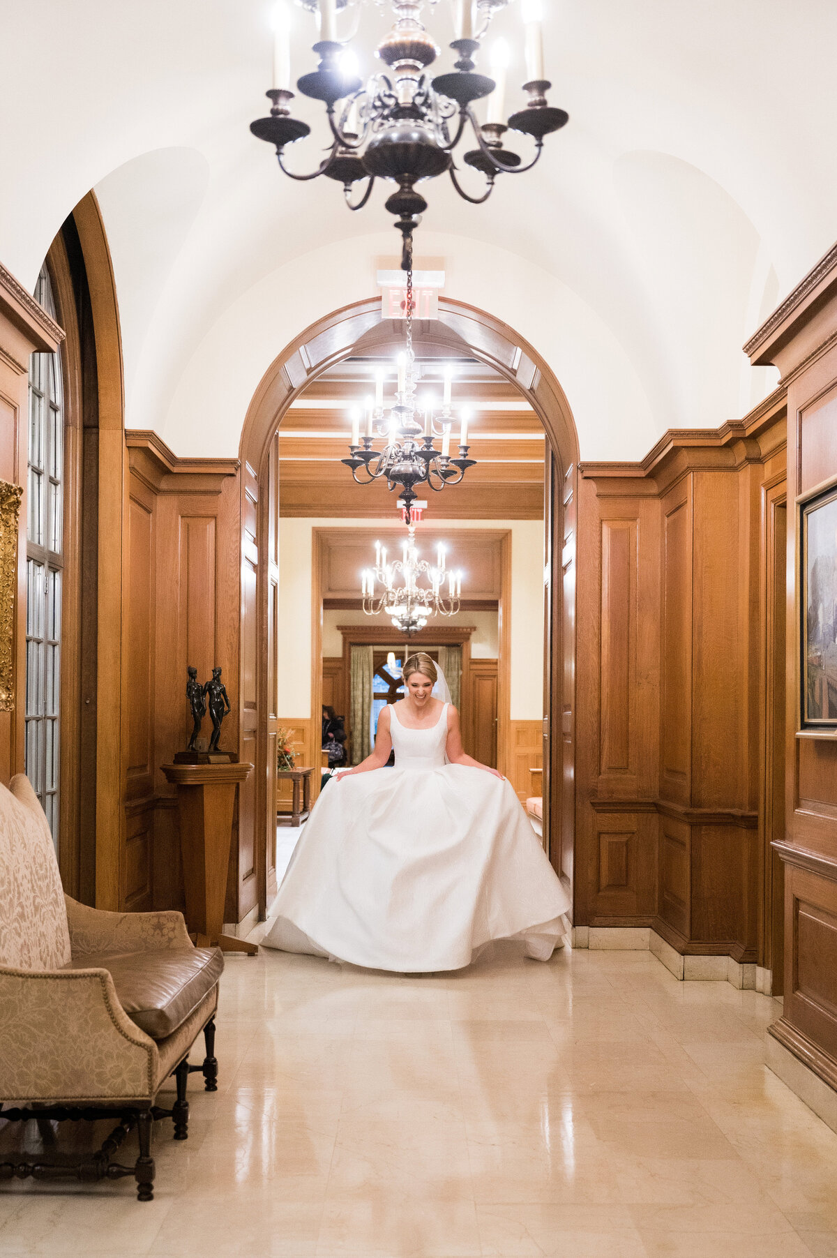 bride in the hallway at the duquesne club