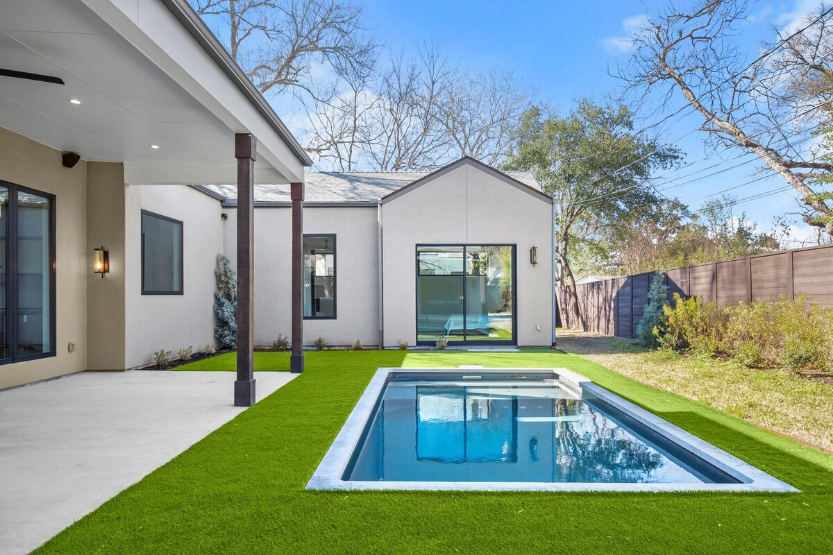 2404-sonora-court-exterior-2
