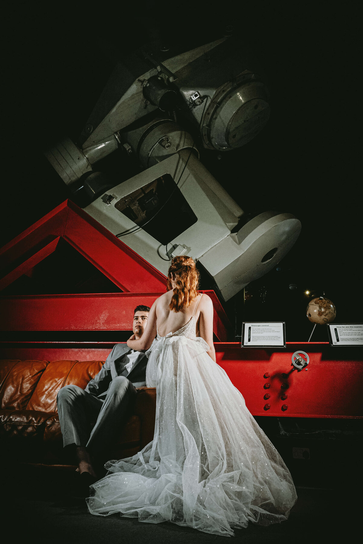 wedding-couple-observatory-science-centre-herstmonceux