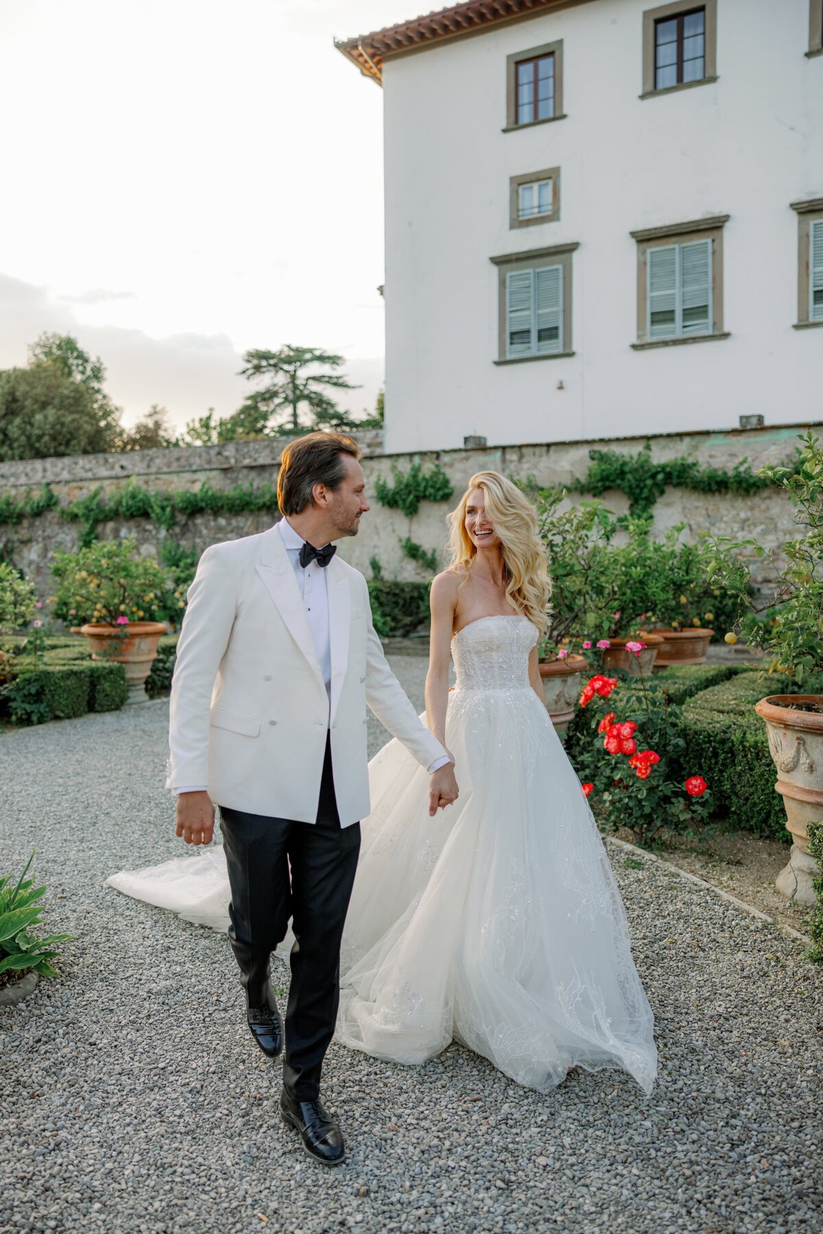 villa-corsini-florence-italy-wedding-larisa-shorina-destination-luxury-photography-313-min