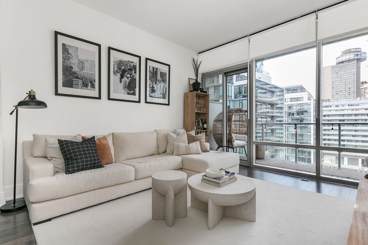 15-web-or-mls-8_001_Living Room