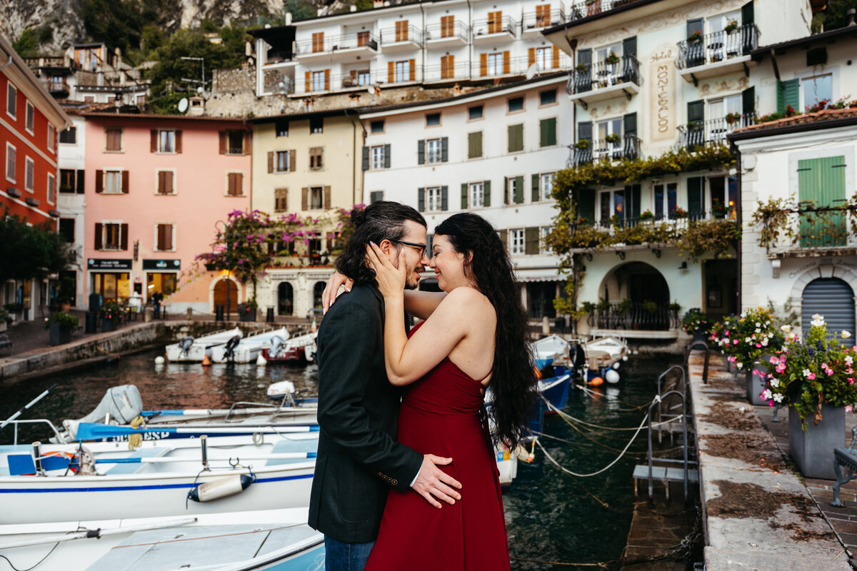 Couple hugging beneath blooming bougainvillea in Limone sul Garda