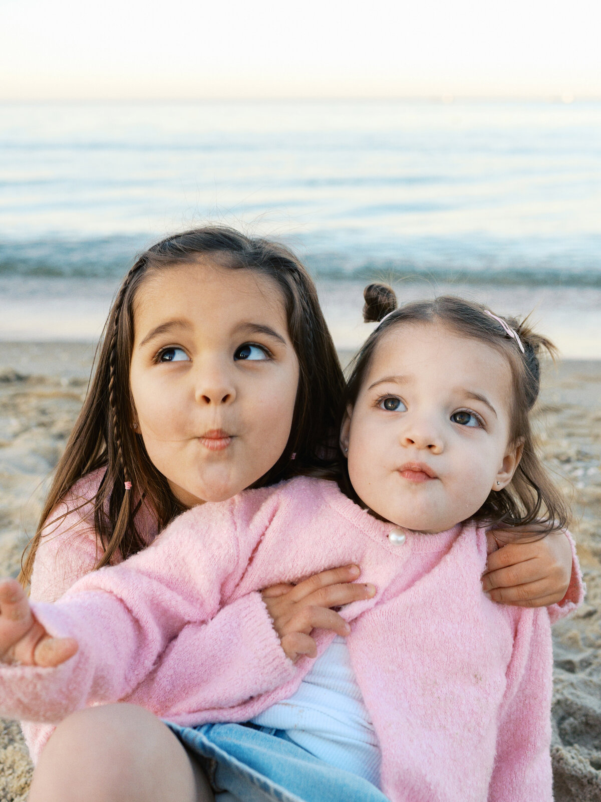sisters-making-a-kissy-face