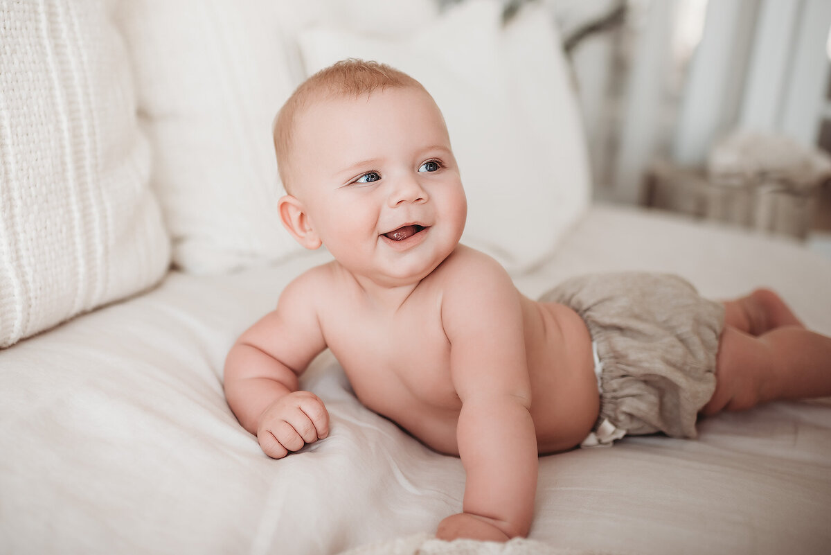 five month milestone baby in denver photographer studio