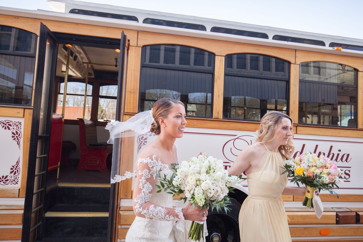 bride-getting-off-bus