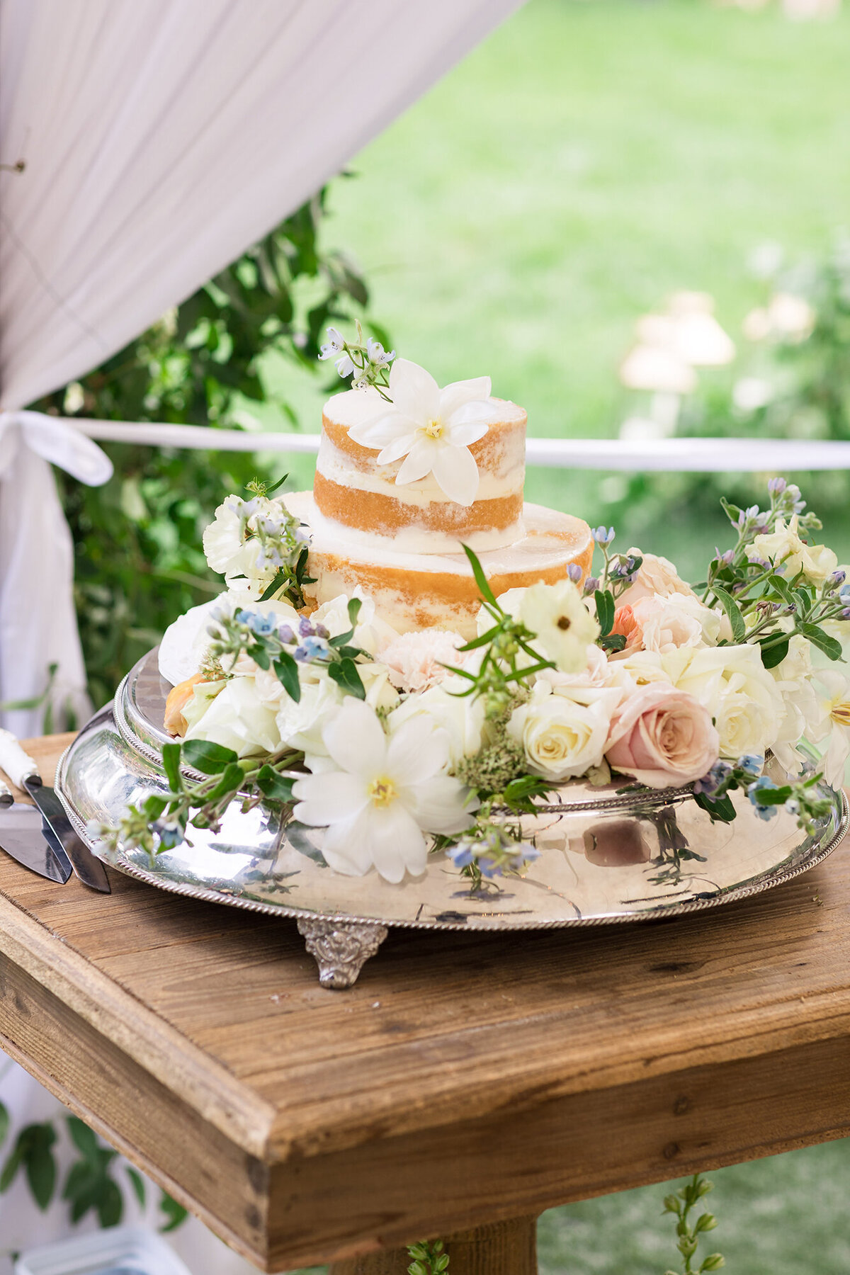 smith-farm-garden-east-haddam-connecticut-late-summer-wedding-florals-flowers-tableware-rentals-bridal-tented-reception-petals-&-plates-40