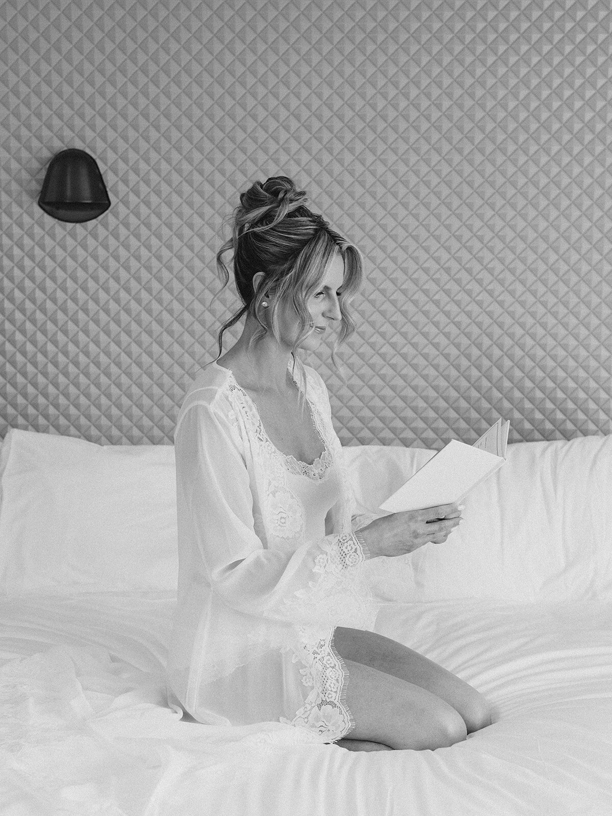 Getting-ready-modern-spring-wedding-at-aria-las-vegas (338 of 2547)