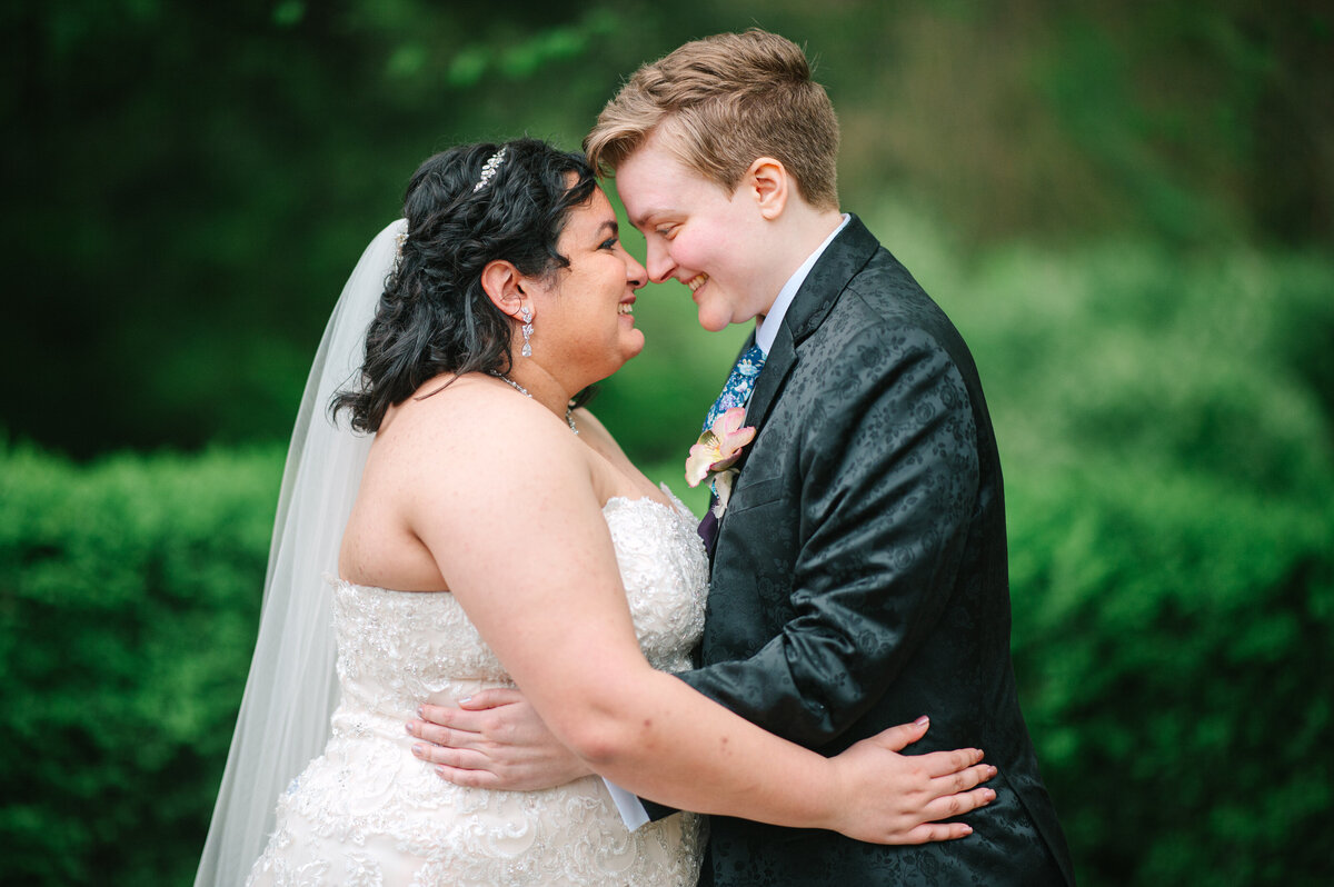 Brides holding each others' waist