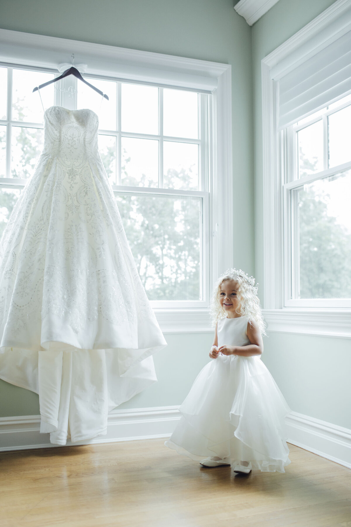 bridal-suite-wedding-photo-flower-girl-smiling-dress-hunterdon-county-new-jersey