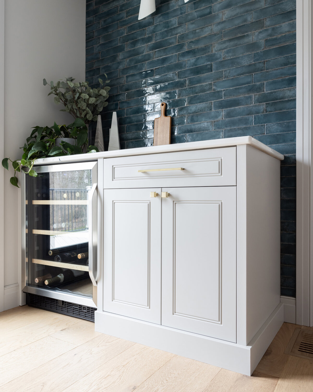 KatCoInteriors-Tiessen-Mudroom_Bar-09