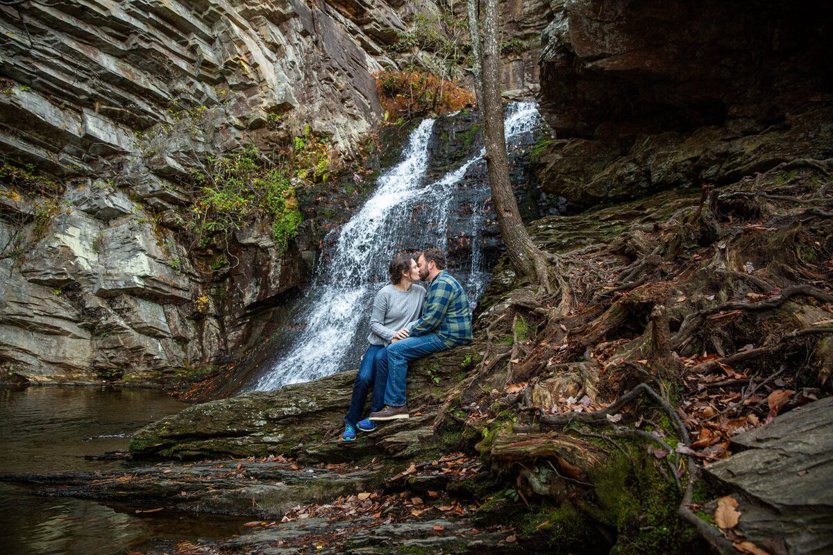 engagement-photos-lower-cascade-falls