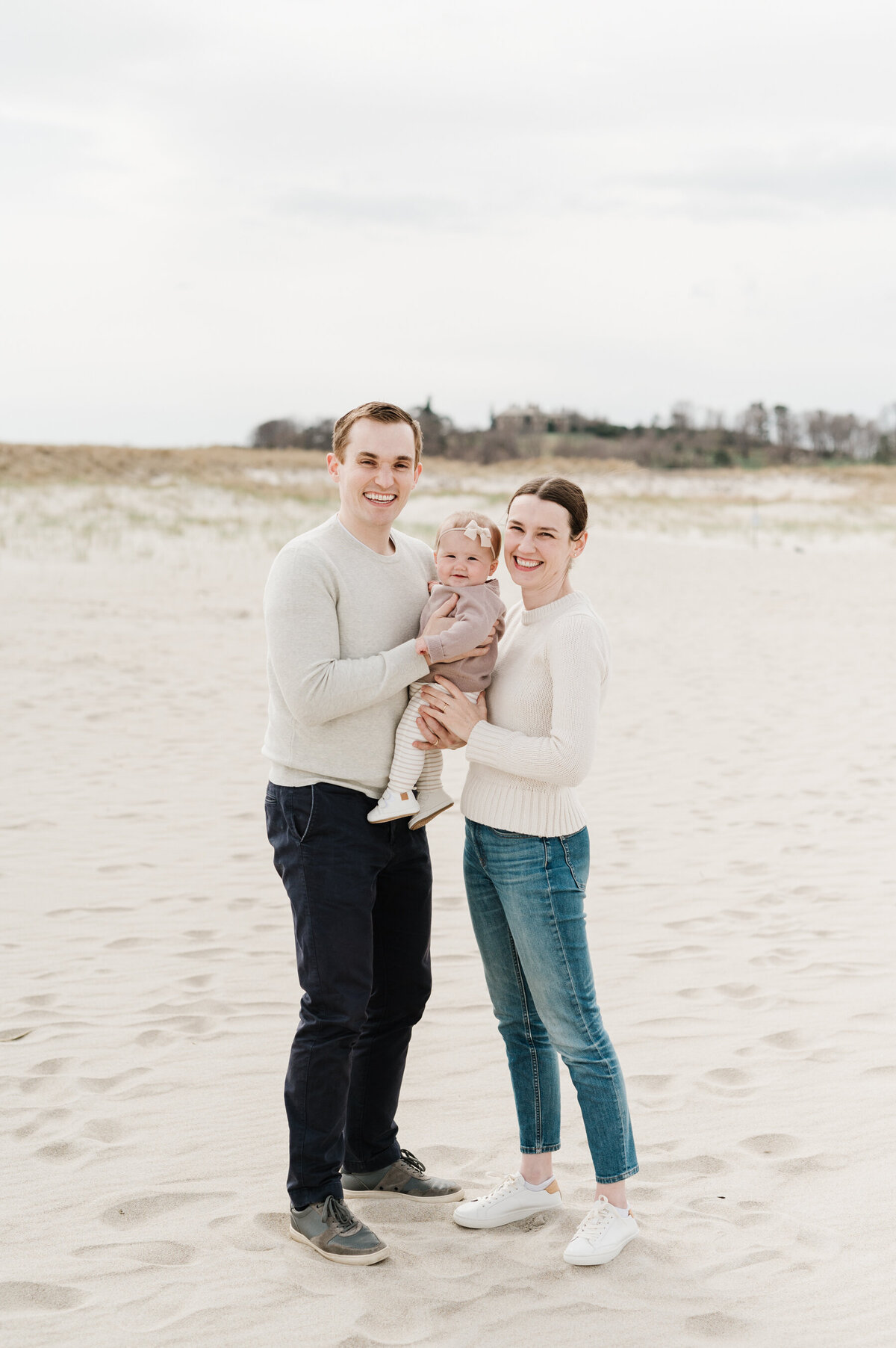 crane-beach-family-session-boston-lifestyle-motherhood-photographer-photo-12