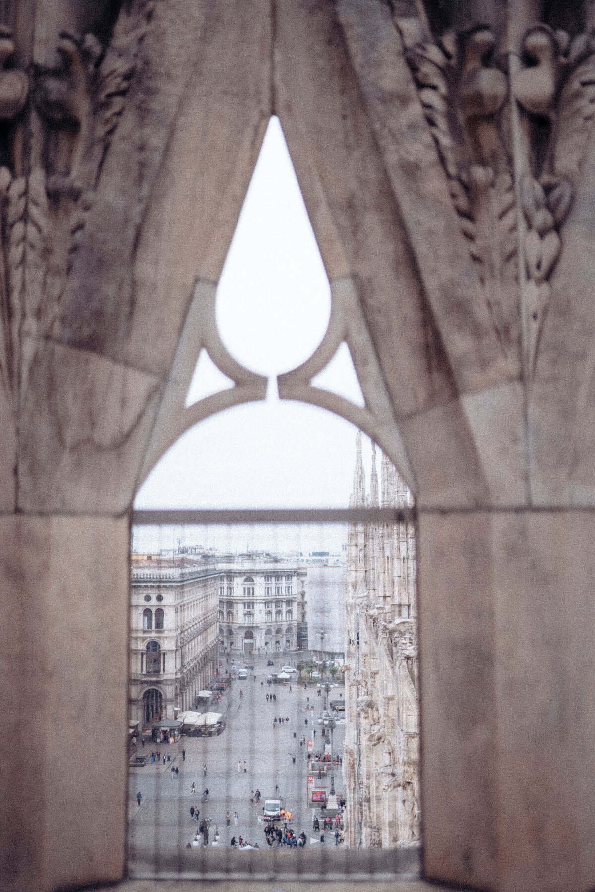 098-Milan-Duomo-Inspiration-Love-Story Elopement-Cinematic-Romance-Destination-Wedding-Editorial-Luxury-Fine-Art-Lisa-Vigliotta-Photography