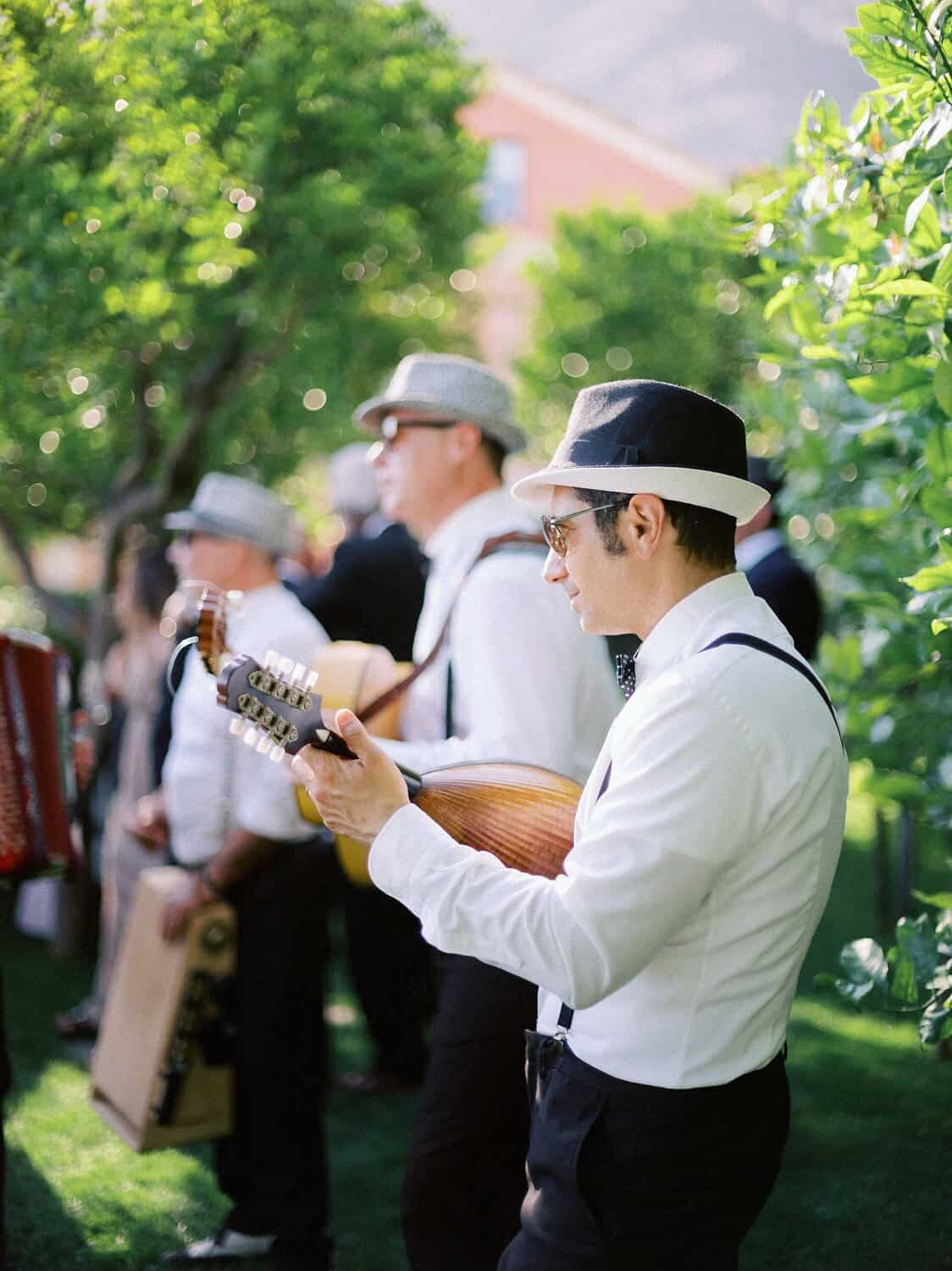 Positano-wedding-villa-San-Giacomo-music-band-shot-by-Julia-Kaptelova-Photography-287