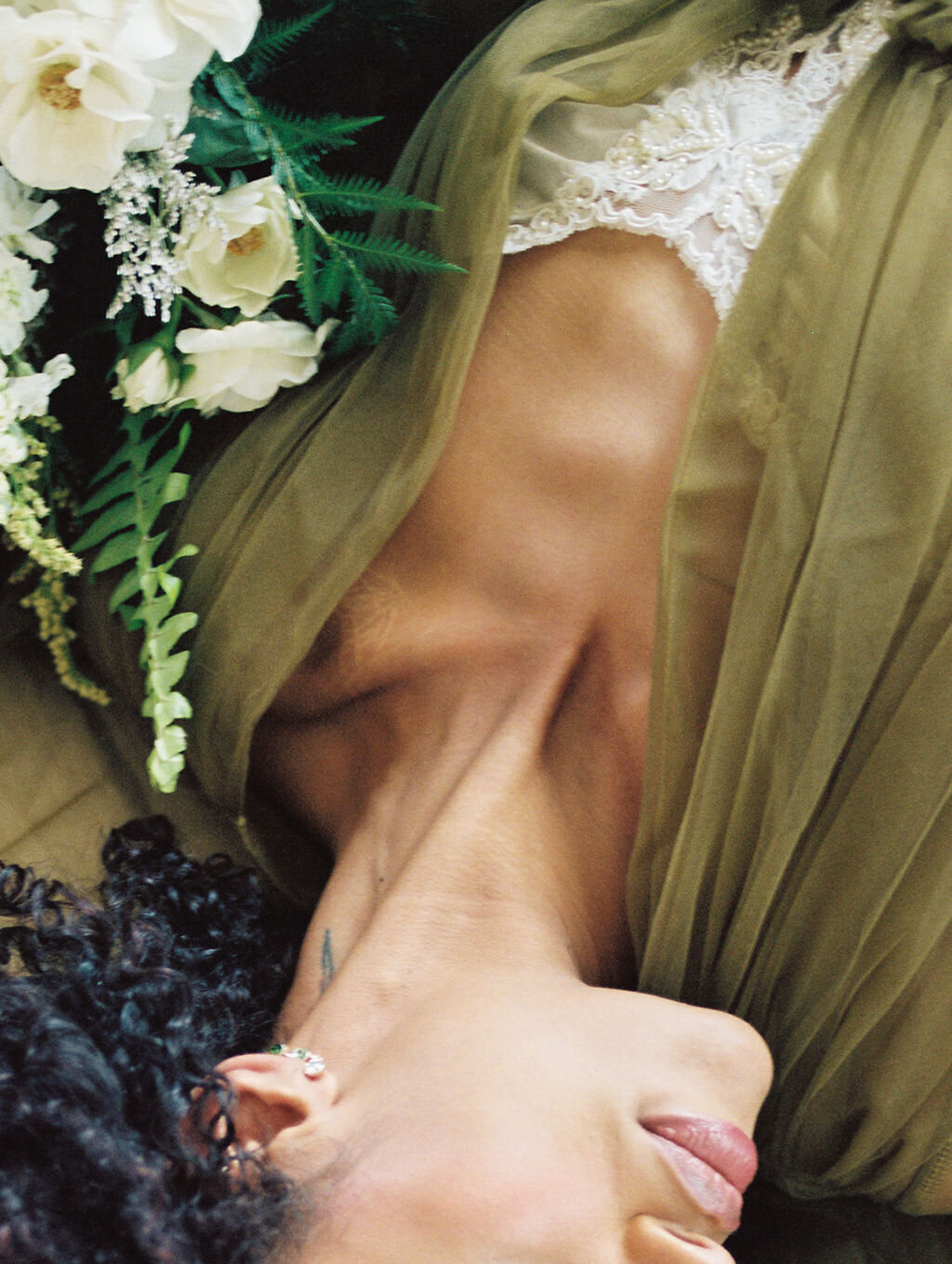 ModernBridalFashionwithGreenFlorals-AlisonBrookePhotography-52