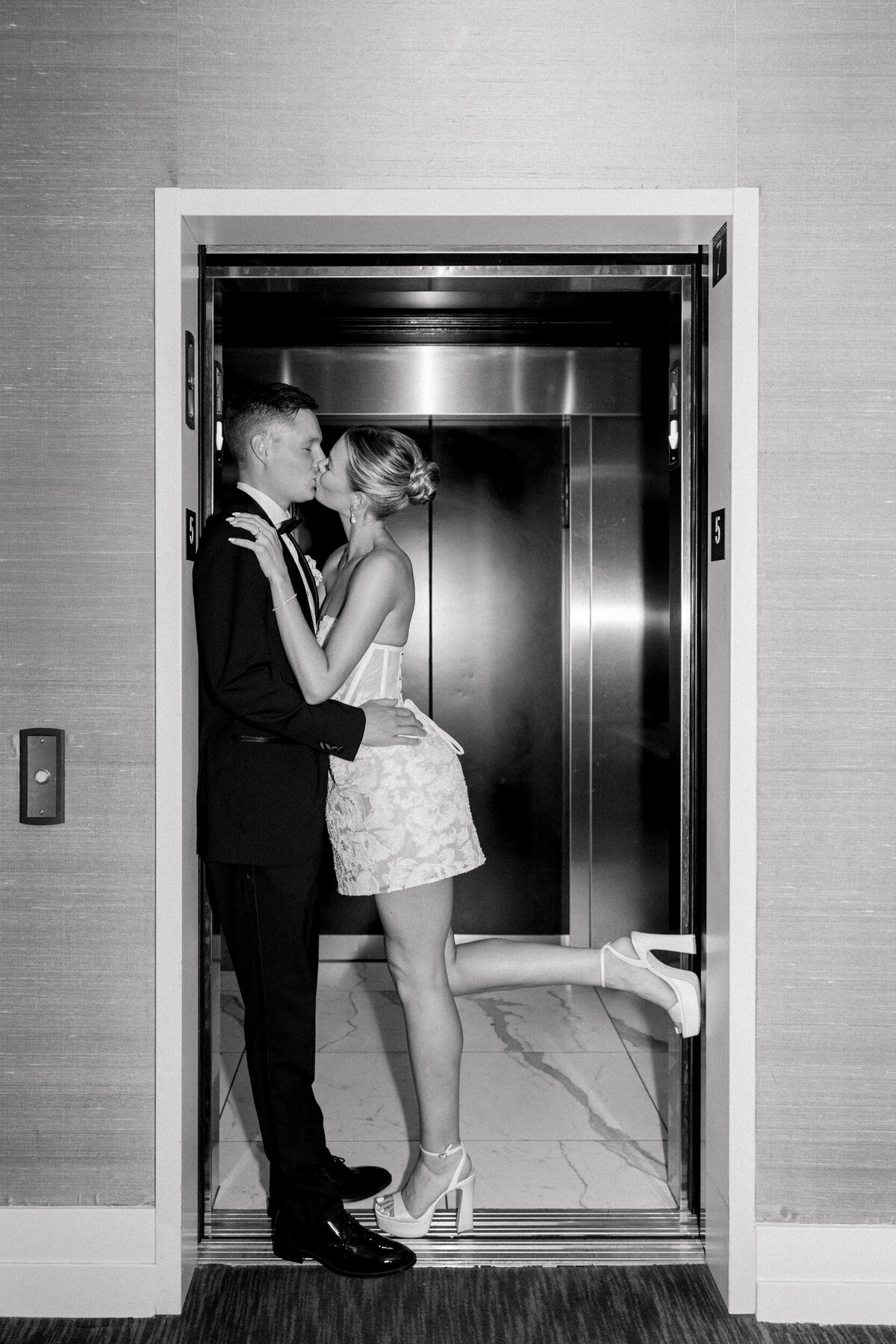 Lexi Benjamin Photography_Waldorf Astoria Chicago Wedding_09.21.24-239
