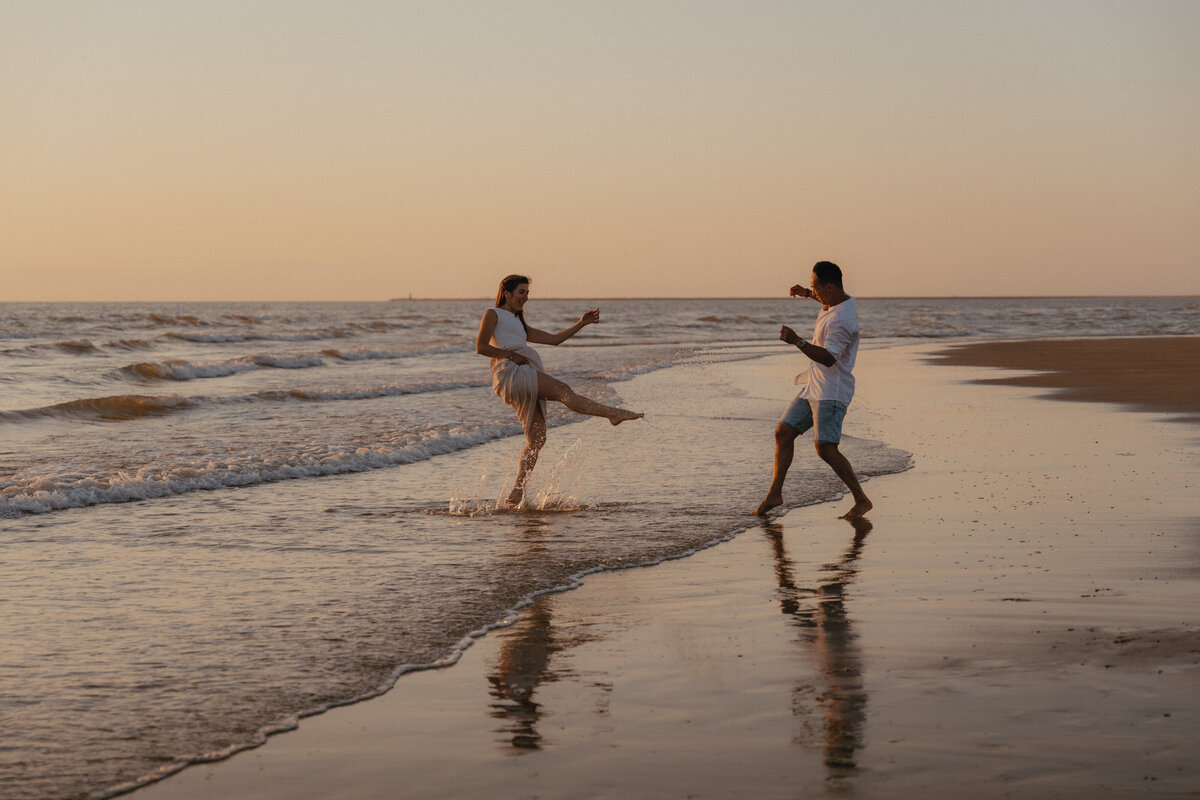 sunset-beach-engagement-photoshoot-couple-photographer-amsterdam-inhosuecapture-8