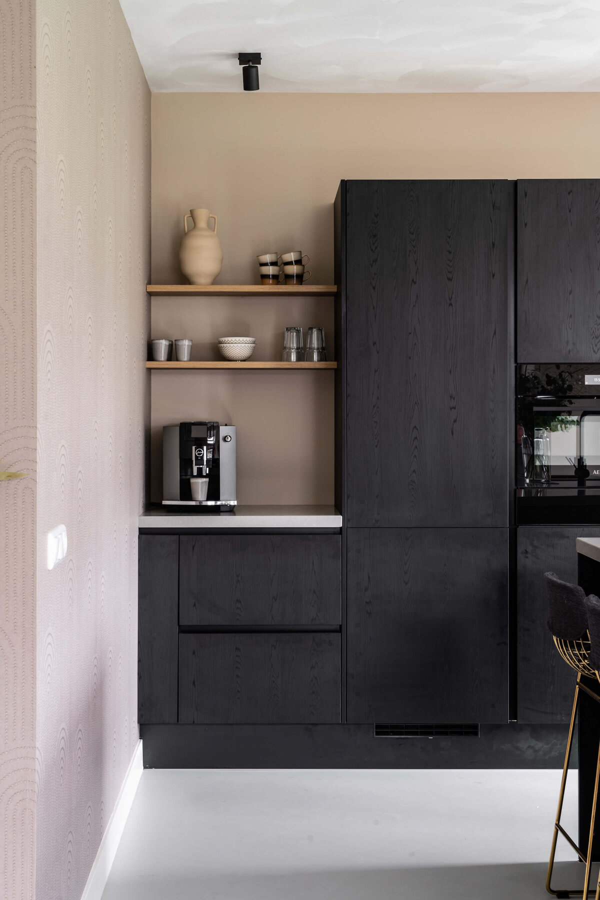Ontwerp zwarte keuken door Marlinde Interieurontwerp