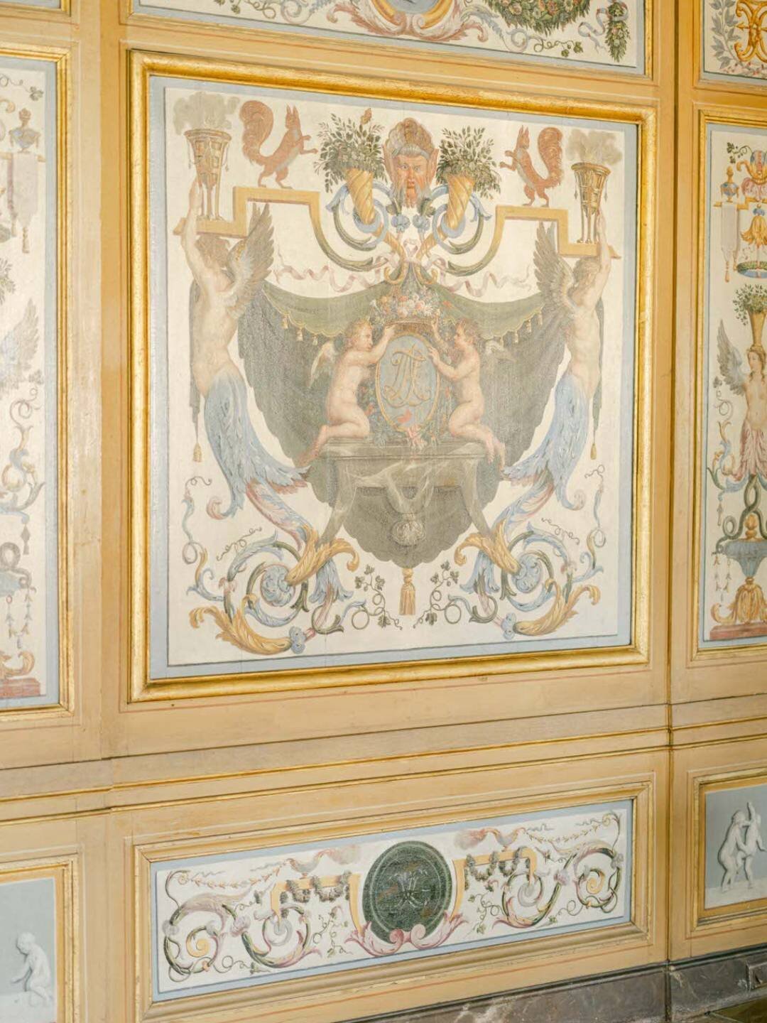 Fairytale Castle Wedding Chateau de Vaux-le-Vicomte France by @alejandrapoupelevents 25