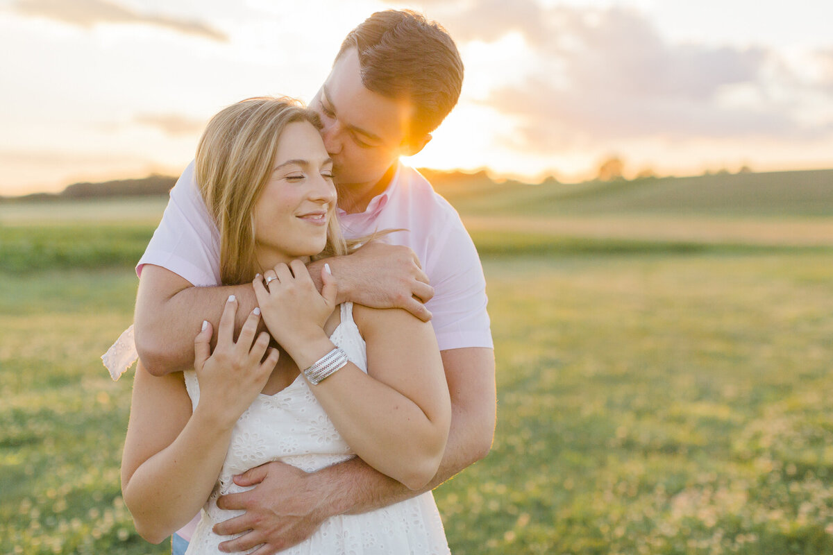 couple hugs in the evening light