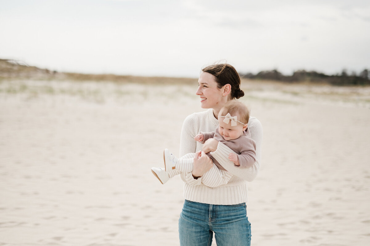 crane-beach-family-session-boston-lifestyle-motherhood-photographer-photo-6