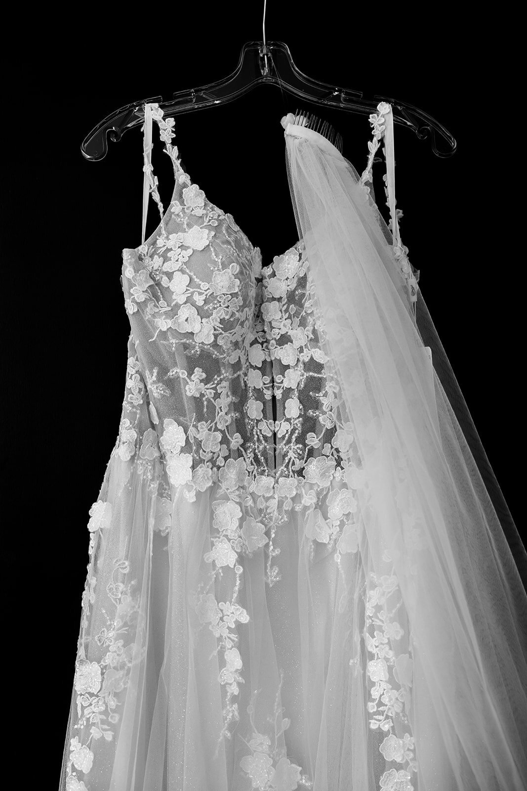 mariage-en-provence-couple-maries-robe-mariee