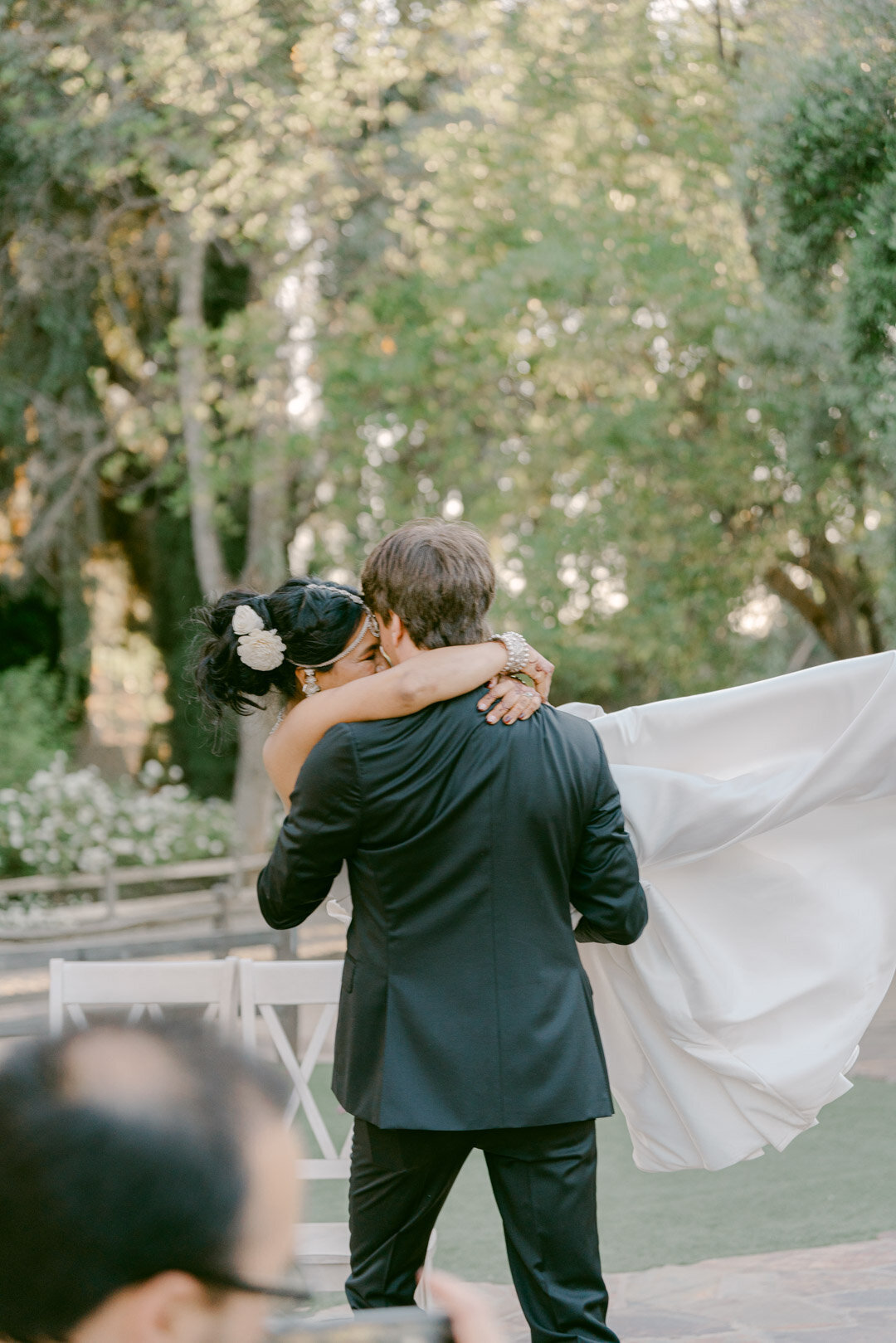 A breathtaking Destination Wedding , where Junmi and Chris exchanged vows against the backdrop of the Vineyard Captured with a timeless, editorial eye by Michael Asmussen, an internationally recognized destination wedding photographer specializing in luxury celebrations. Explore more of Michael’s work in Palm Springs, Los Angeles, Japan, Las Vegas, Seoul and beyond.